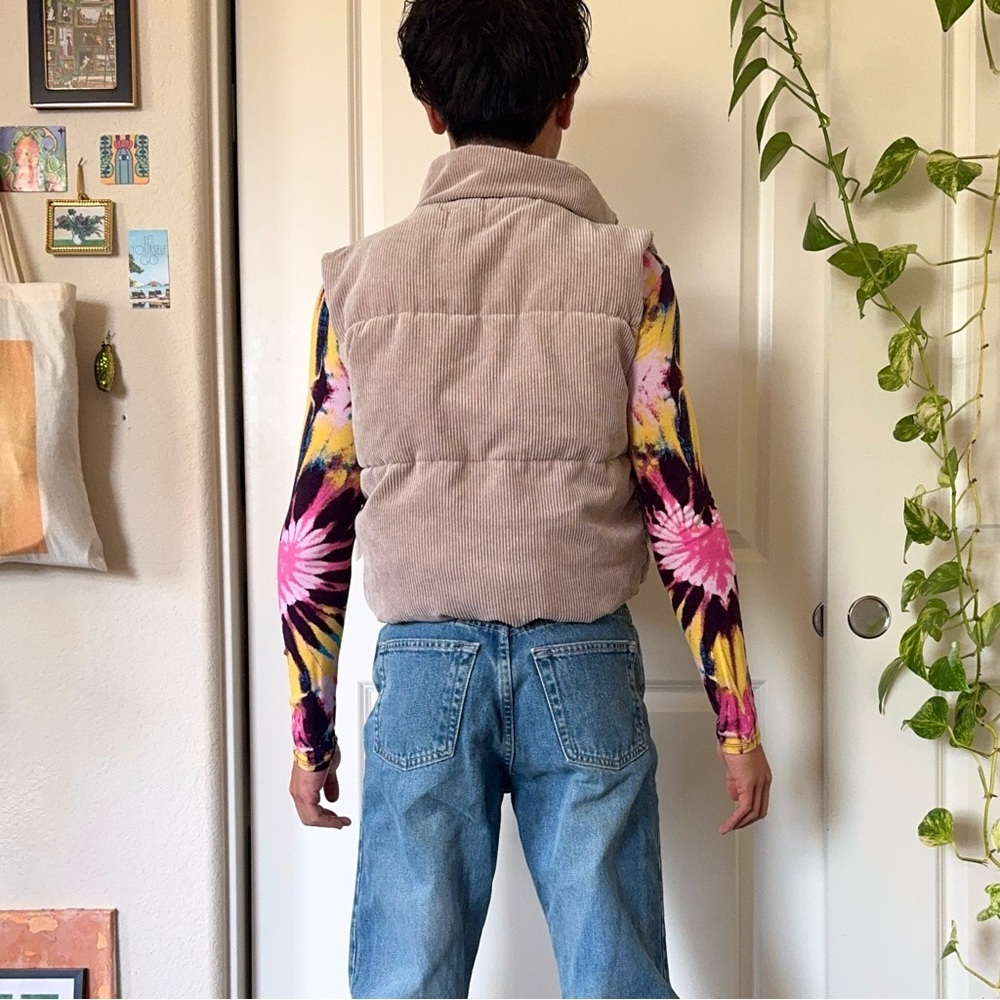 Corduroy Fleece-Lined Zip Up Vest - Picture 4 of 7